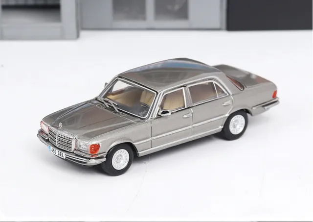 Maxwell 1/64 Scale Mercedes-Benz 450SEL W116 Gold Diecast Car Model Toy