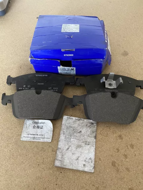 VOLVO GENUINE- brake pad set ; disc brake lining front