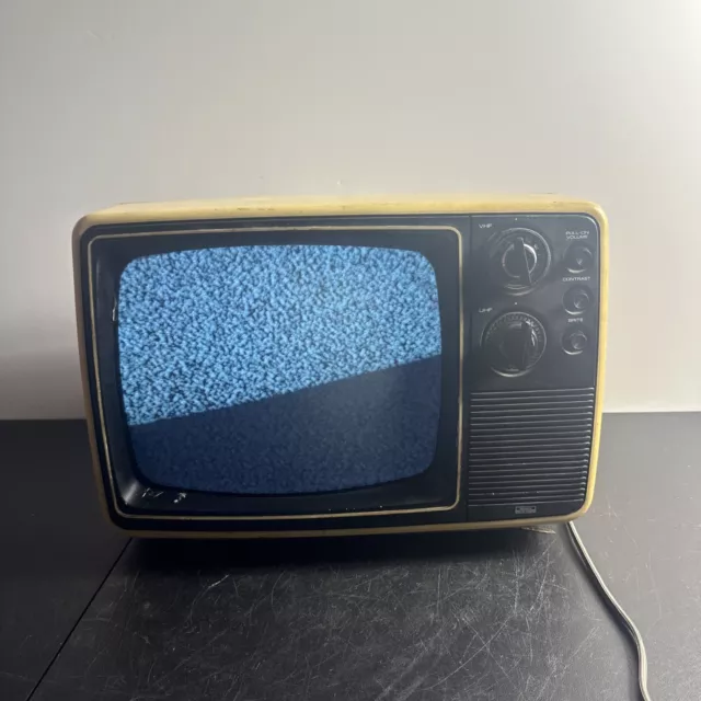 Vintage  Sears Solid State TV Model 562.50165700. June 1978