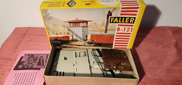 Faller B-121 HO scale SIGNAL BOX Model Railway Building Kit - unmade 2