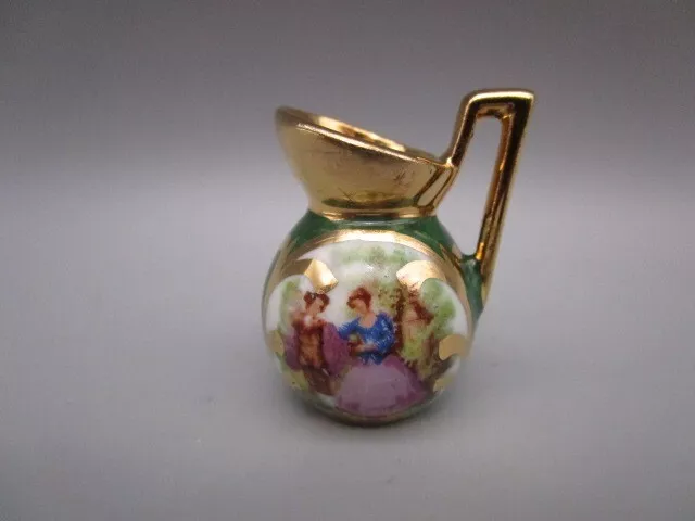 Verseuse miniature ancienne en porcelaine de Limoges