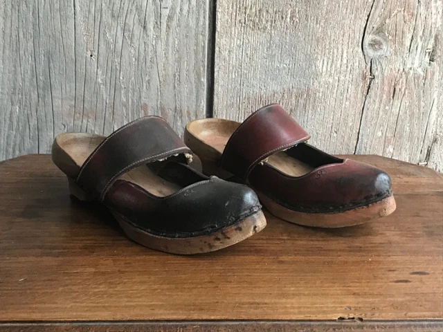 Paire De Petits Sabots En Bois Pour Poupée - Anciens (occasion)