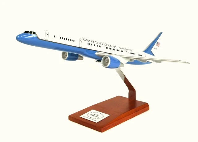 MASTERCRAFT COLLECTION BOEING 757-200 C-32A VIP Model Scale: 1/100 £210 ...