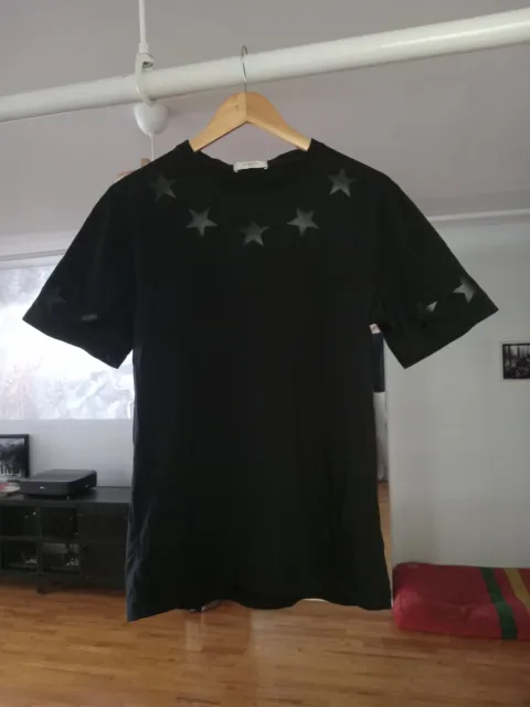 GIVENCHY MENS BLACK SHORT SLEEVE STAR COLLAR T SHIRT XL. Gotta HAVE IT!