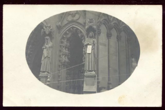 cpa 57 carte-photo Metz.Cathédrale statue de Guillaume II avec l'écriteau . 1918