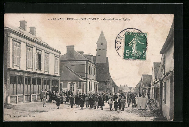 CPA La Madeleine de-Nonancourt, Grande-Rue et Eglise 1910