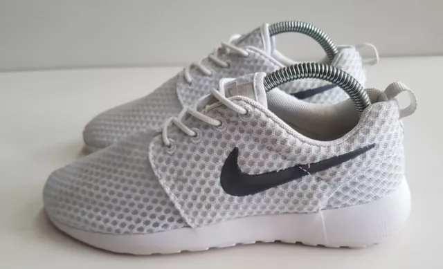 Nike Roshe One Breeze Casual Sneakers Women's Size 8 , 724850-100 White/Platinum