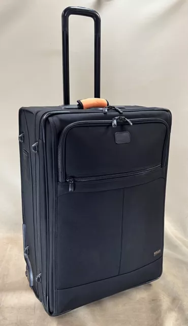 Kirkland Signature Black 27” Upright Expandable Wheeled Large Trip Suitcase 3
