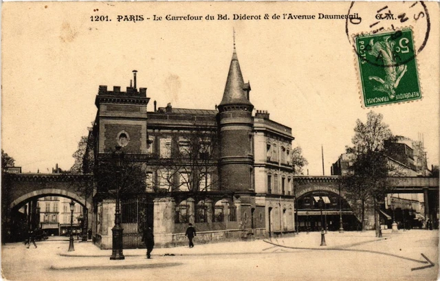 CPA PARIS 12e Le Carrefour du Bd. Diderot et de l'Avenue Daumesnil (539202)