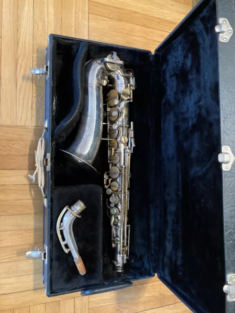 Keilwerth Alto Saxophone "New King" #20727 (1950s) with basic case