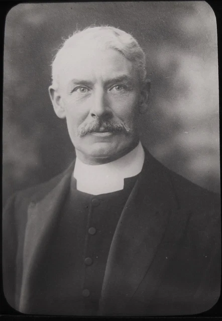 Glass Magic Lantern Slide OLD EDWARDIAN GENTLEMAN C1910 PHOTO PORTRAIT