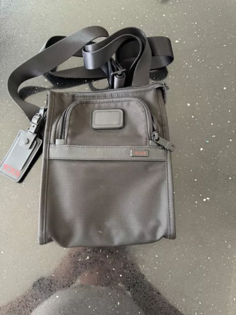 tumi messenger bag 22110D2