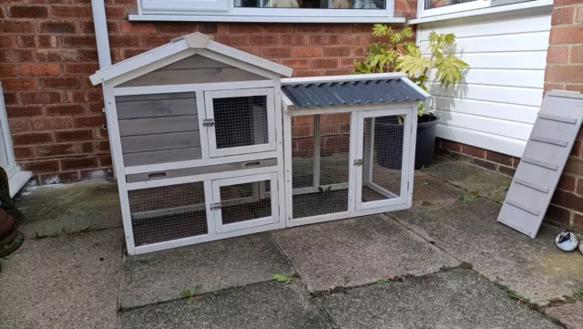 Rabbit Hutch, Guinea Pig, Very Good ,Not Used.  COLLECTION Only