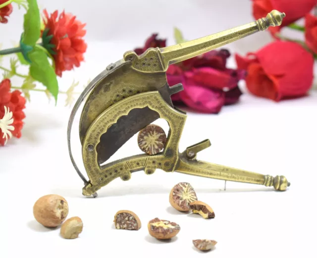 Beautiful Indian Antique Brass Betel Nut Cracker Decorative Home Tool.i12-191
