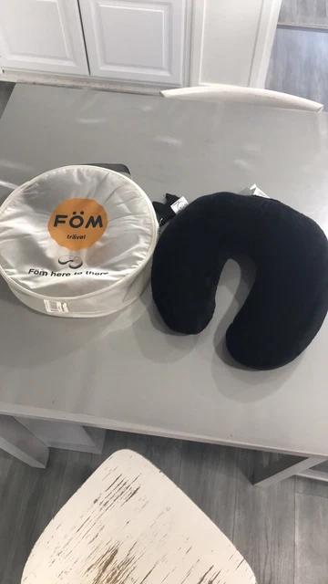 Brookstone FOM Travel Pillow With Carrying Case Airplane Sleep Comfortable Neck
