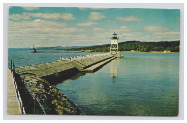 Postcard: MN Breakwater At Grand Marais, Minnesota - Unposted