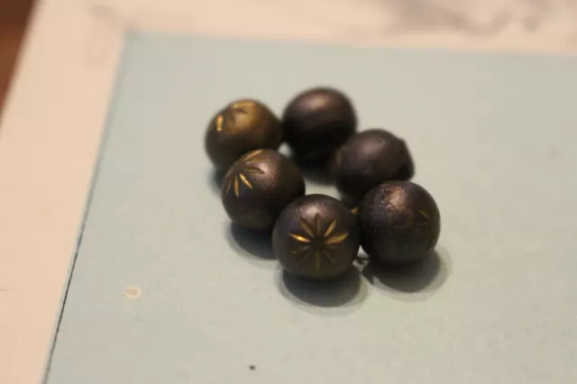 BOUTON ANCIEN COUTURE  pour bottines en métal ciselé
