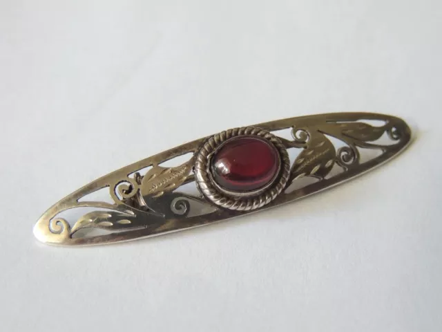 Très belle broche en argent massif avec cabochon grenat art nouveau
