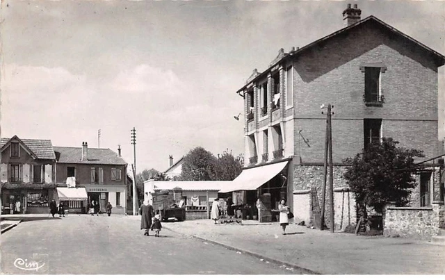 94 - Villiers sur Marne - SAN23227 - Gaumont - Place des Châtaigniers - CPSM 1
