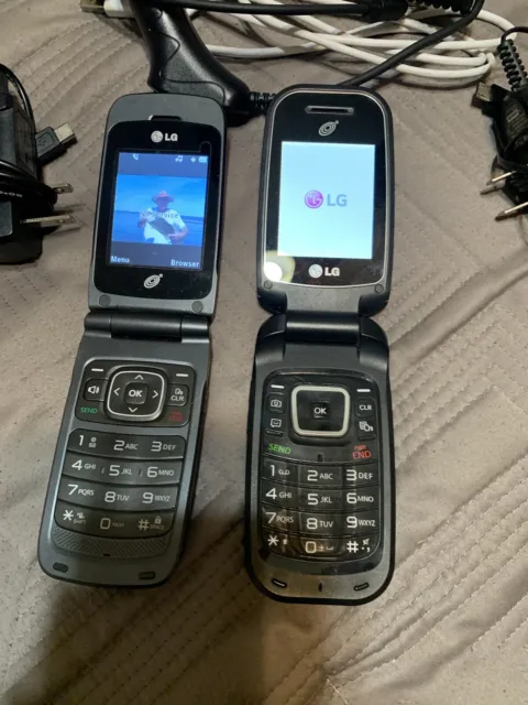 Pair Verizon Lg Black Flip Phones Usb Cord & Wall Charger