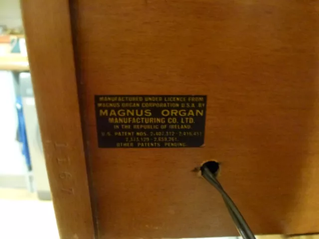Vintage Magnus Electric Fan Chord Organ - Light Wood 3
