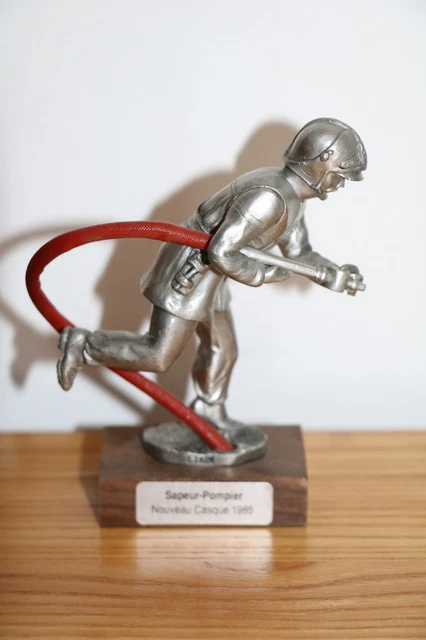 Superbe Lot De 7 étains Du Prince - Pompiers Et Trophée - Collection
