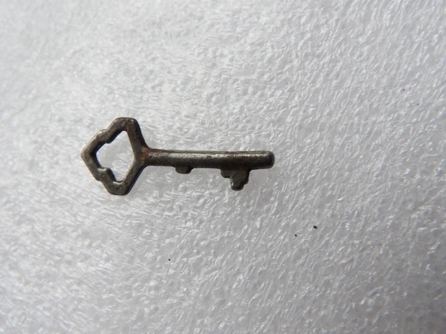 rare petite clé forée ancienne serrure meuble coffre / déco maison