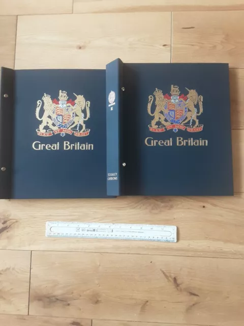 ZWEI Stanley Gibbons Großbritannien Luxus scharnierloses Briefmarkenalbum - VOL 1 & 2