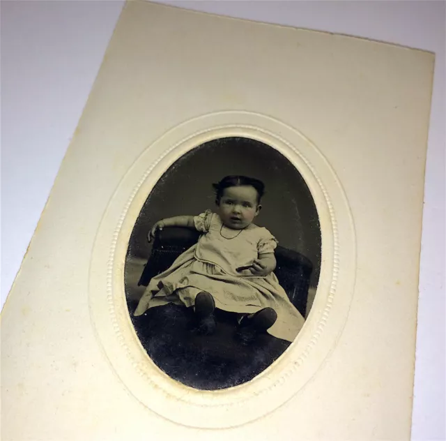 Antiguo Adorable Niño Victoriano, ¡Cara Encantadora! ¡Collar! ¡Foto de Tintype sentada! 2