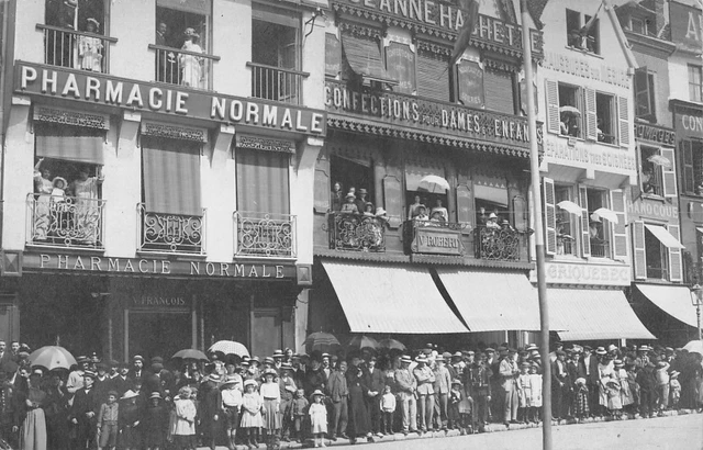 Cpa 60 Beauvais Photo Card In Front Of Normal Pharmacy Store