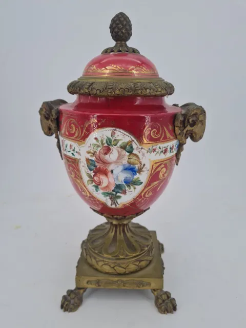 Ancien pot en porcelaine, monture en bronze fin XIX ème s