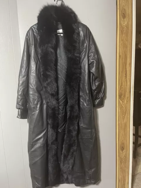 Pre-owned Damselle black Leather coat with faux fur neck and front size small