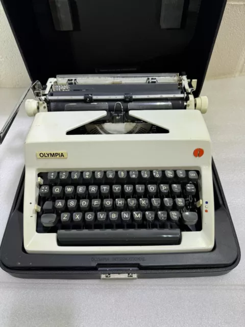 Máquina de escribir manual Olympia SM9 bien usada