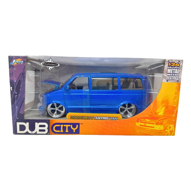 JADA TOYS 2001 Chevy Astro Van 1:24 Die Cast Store Display 4