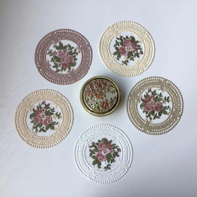 Montagne decorative in pizzo poliestere con design floreale vintage per la tua casa