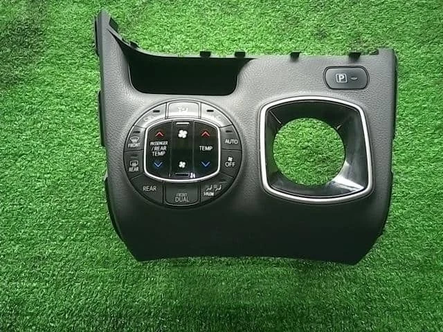 TOYOTA NOAH 2015 DAA-ZWR80G A/C Control Panel 5593028100 [Used ...