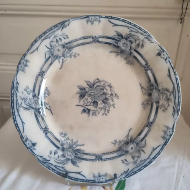 Sarreguemines grand plat rond  en faïence modèle Cérès décor fleur bleue n°2