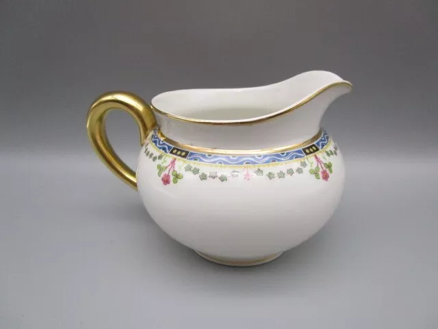 Pichet a lait ancien en porcelaine de Limoges