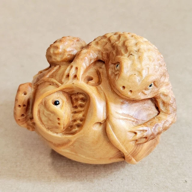 Q4807 - 2" Hand carved Boxwood Netsuke Figurine Carving - Frogs on Lotus