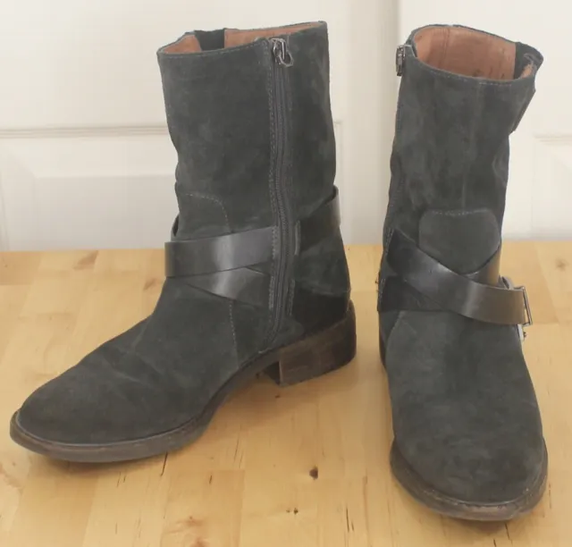 Louise et Cie Valencia Gray Suede Buckle Engineer Heeled Moto Boots Women's Sz 7