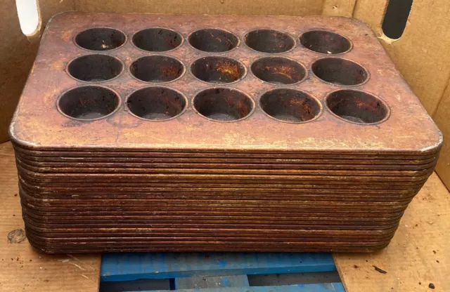 Muffin Pan 45305 Chicago Metallic 4-1/4" Cakes 10.5oz ea 26x18x2.5" 26-ga 6.6lbs