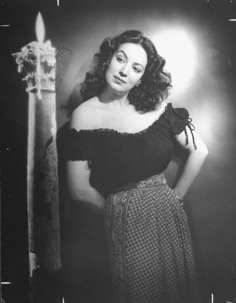 MEXICAN FILM ACTRESS Maria Felix posing seductivly 1940s Old Photo $9. ...