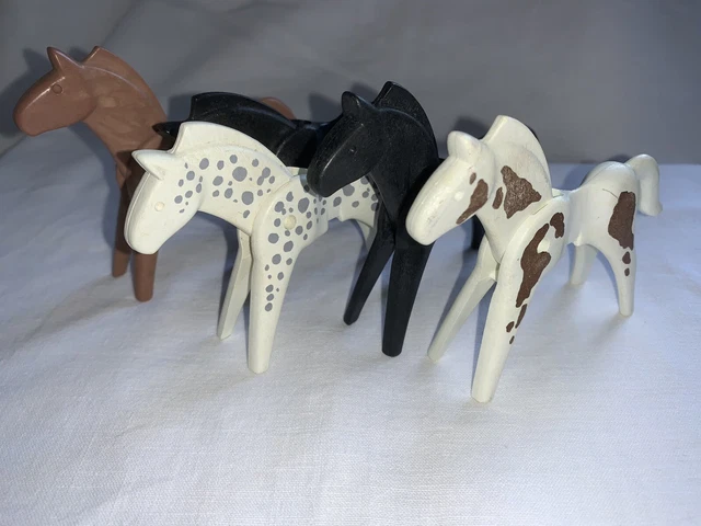 Lot De Personnages BARAVELLI KINDER MAXI – Cowboys, Indiens Et Chevaux