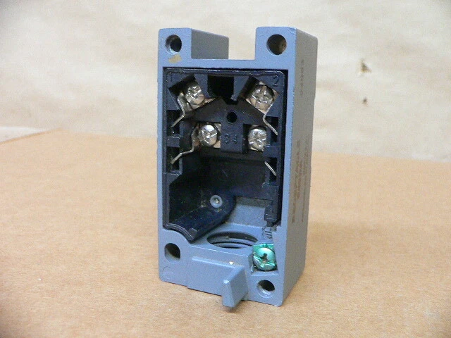 Receptacle E50RA Cutler Hammer Series