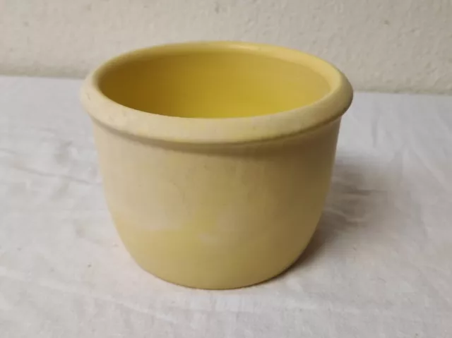 Cache pot en céramique jaune 13 cm de diamètre par 10 cm de haut