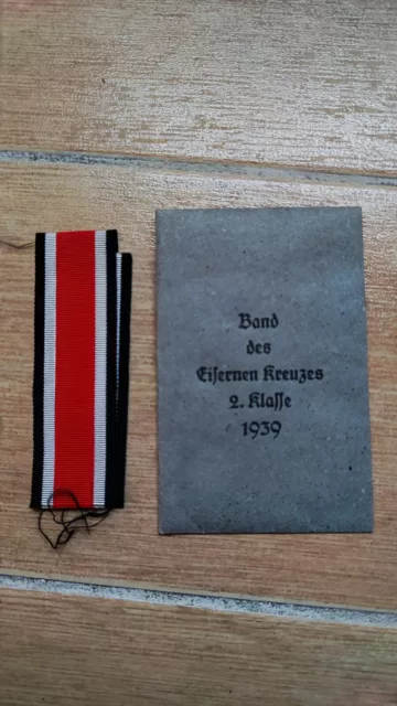 LOT POCHETTE MEDAILLE ALLEMAND + RUBAN CROIX DE FER WW2 GERMAN IRON CROSS casque