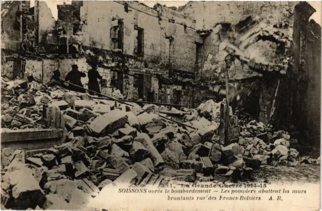 CPA AK Militaire - Soissons apres le Bombardement - Ruines (698140)