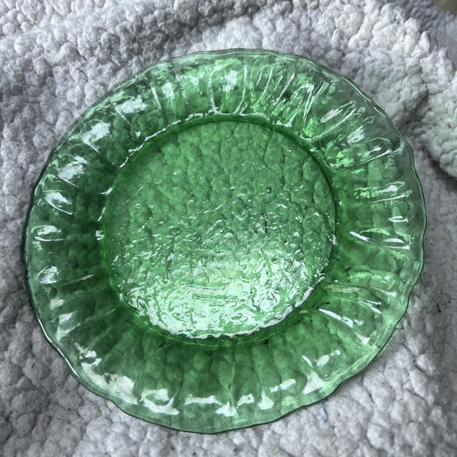 Vintage Handmade Ruffled GREEN Glass 8” Plate (4) Thick Round Artisan Heavy EUC