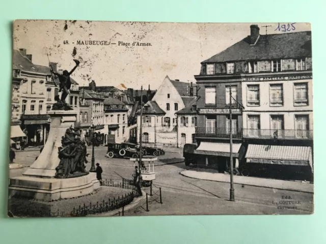 * Carte Postale - NORD - 59 - MAUBEUGE -  Place d'Armes