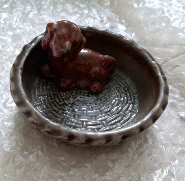 Wade England Pottery Brown Spaniel Dog In Basket Ornament/Trinket/ Pin Dish.